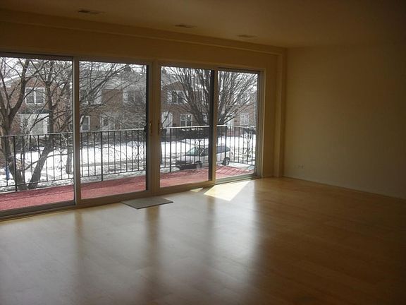 5th image of 211 Elgin Ave APT 2C