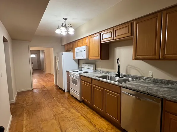 728 N Plum St #728A, Hutchinson, KS 67501