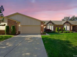 41217 Fortuna Dr E, Clinton Township, MI 48038