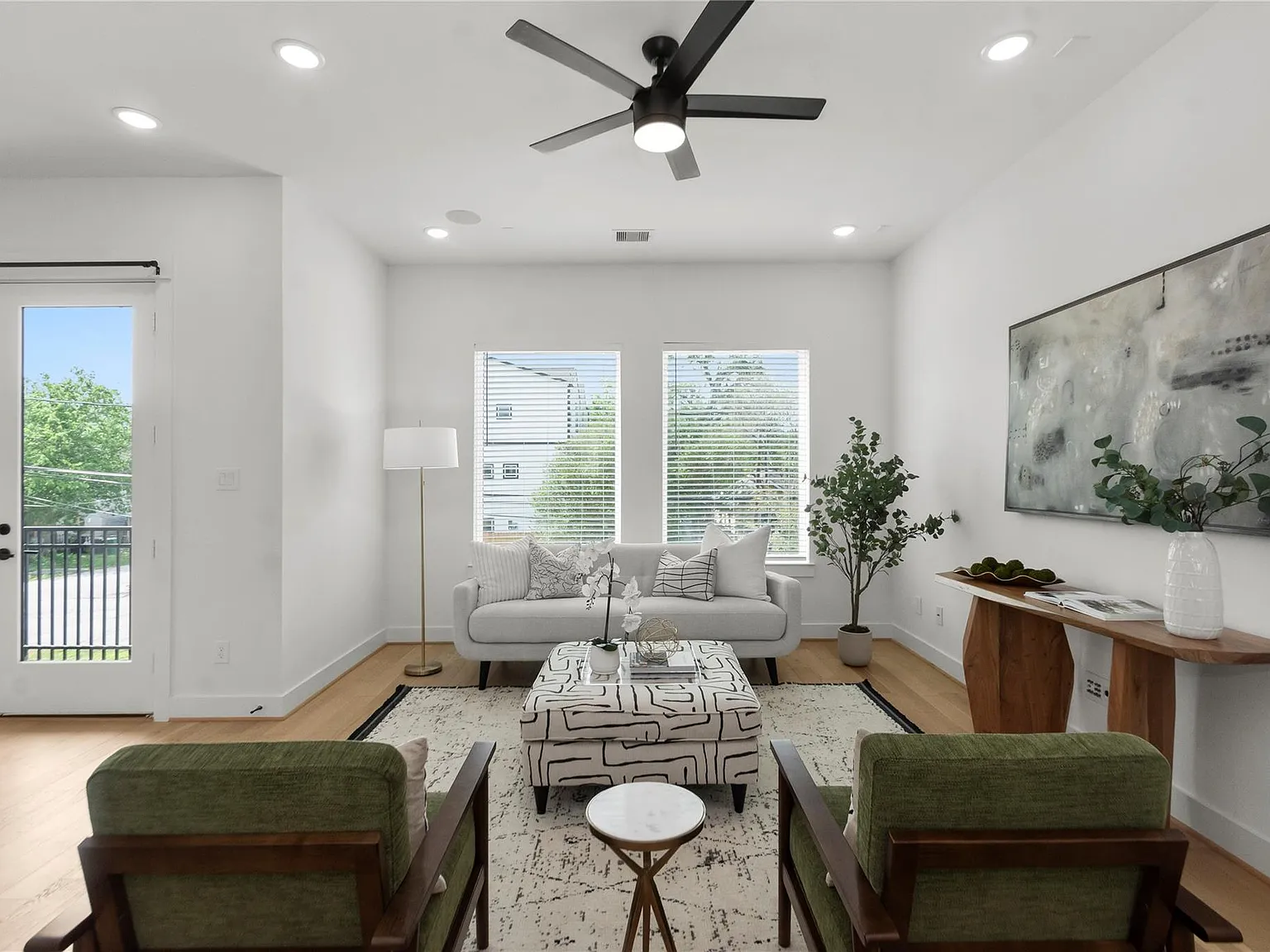 3 bed, 3.5 bath, 1720 sqft, $2,700 — Photo 2