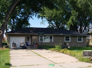 1318 Woodhill Rd, Burnsville, MN 55337