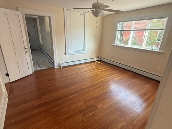 18 Lancaster St APT 1R, Worcester, MA 01609
