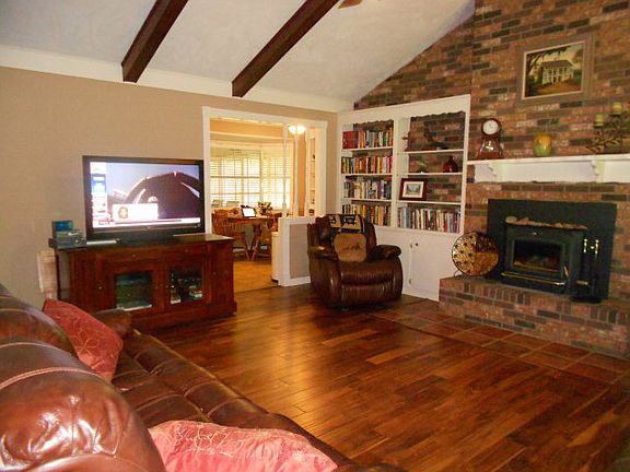 4th image of 117 Estelle Dr