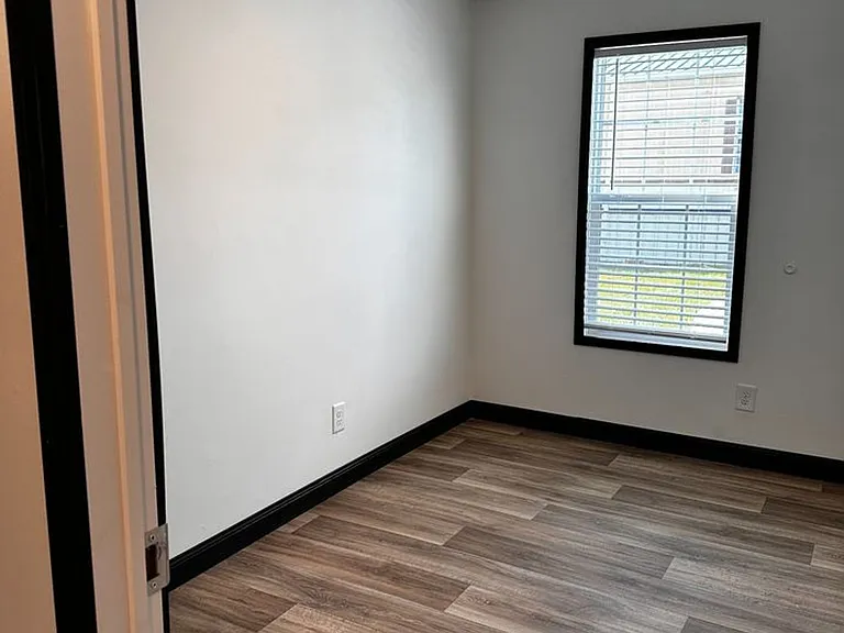 2484 Siam Rd — Photo 5