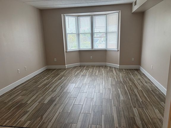 4th image of 34 Sumner Ave APT 411