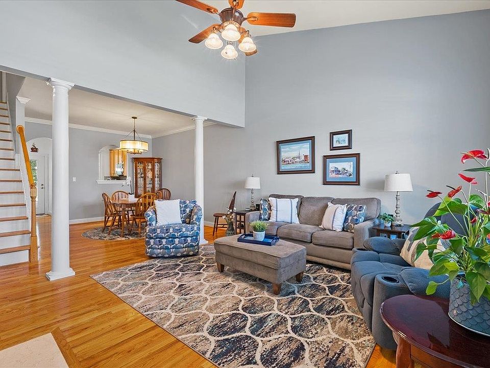 1st image of 37 Villa View Dr