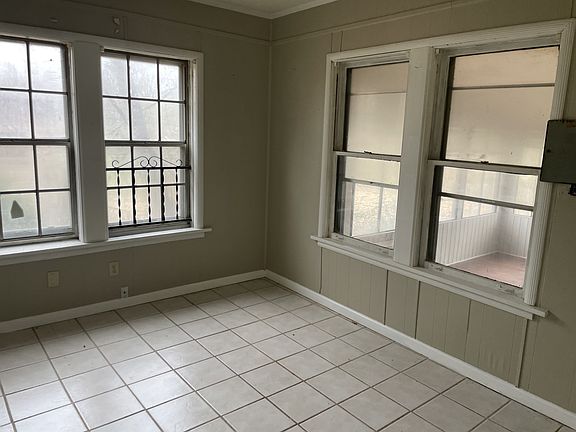 4th image of 645 E Davant Ave