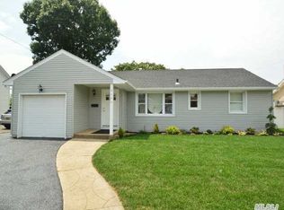 2606 Oceanside Rd, Oceanside, NY 11572