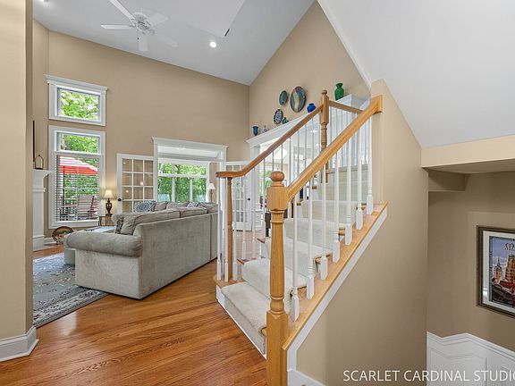 4th image of 1028 Crestwood Cir
