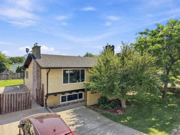 1594 Griffin Ter, Kamloops, BC V2B 7R6