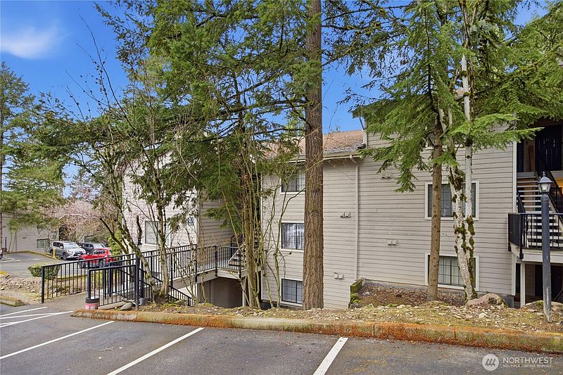 3rd image of 12515 NE 116th Street #B11