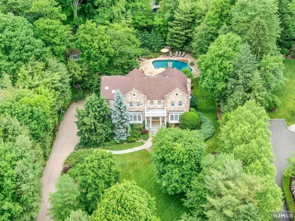 11 Pike St, Alpine, NJ 07620