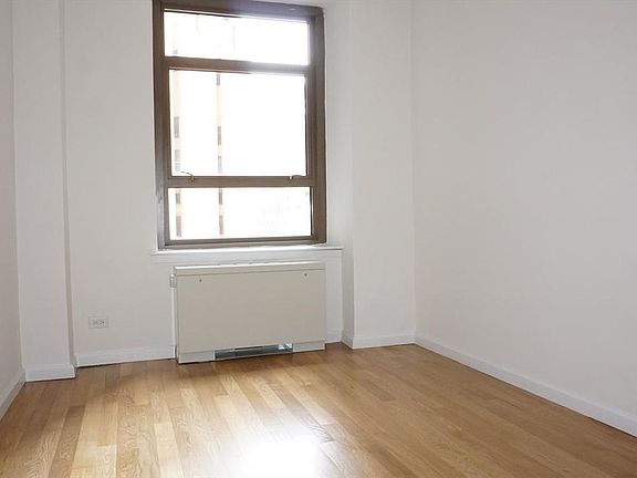 2nd image of 4 Park Ave APT 7N