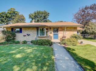 2044 Sunset Ct, Wauwatosa, WI 53226