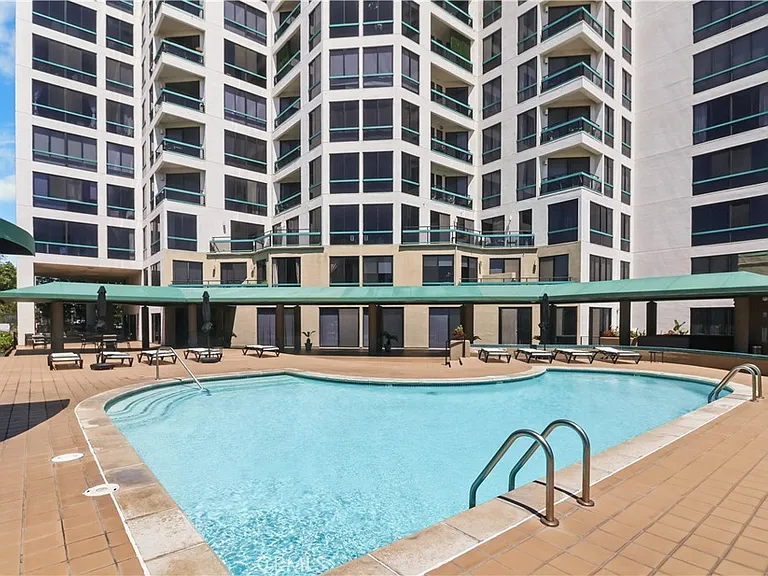 1310 E Ocean Blvd — Photo 28