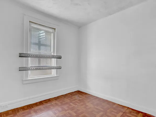 22-17 Collier Avenue image 8 of 20