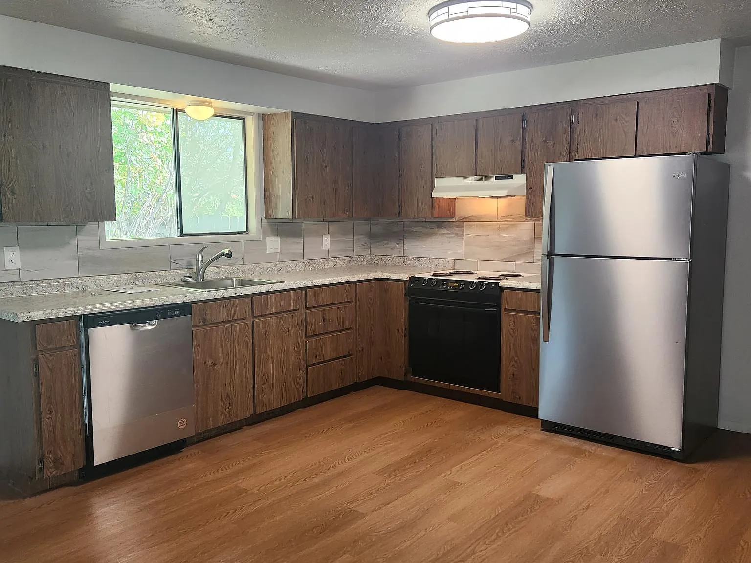 2 bed, 1100 sqft, $1,425 — Photo 4