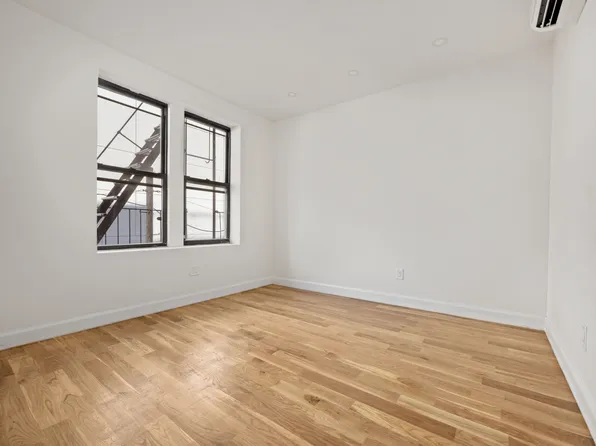 462 Maple Street image 7 of 16