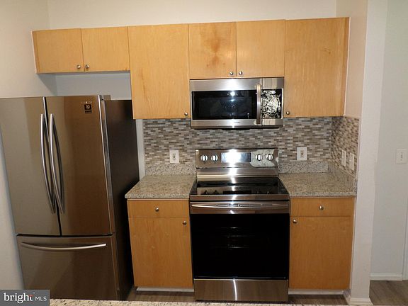 5th image of 3015 Nicosh Cir Unit 2405