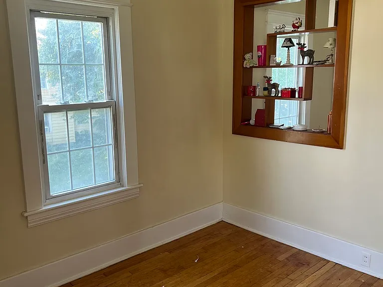 535 Richmond Ave — Photo 2