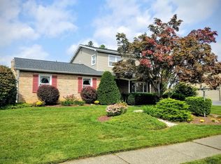 869 Frank Dr, Emmaus, PA
