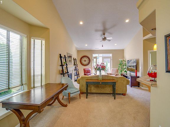 4th image of 8019 NE 21st Way
