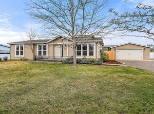 205 Deer Park Ln, Shady Cove, OR 97539