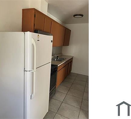 2nd image of 812 N Van Ness Ave