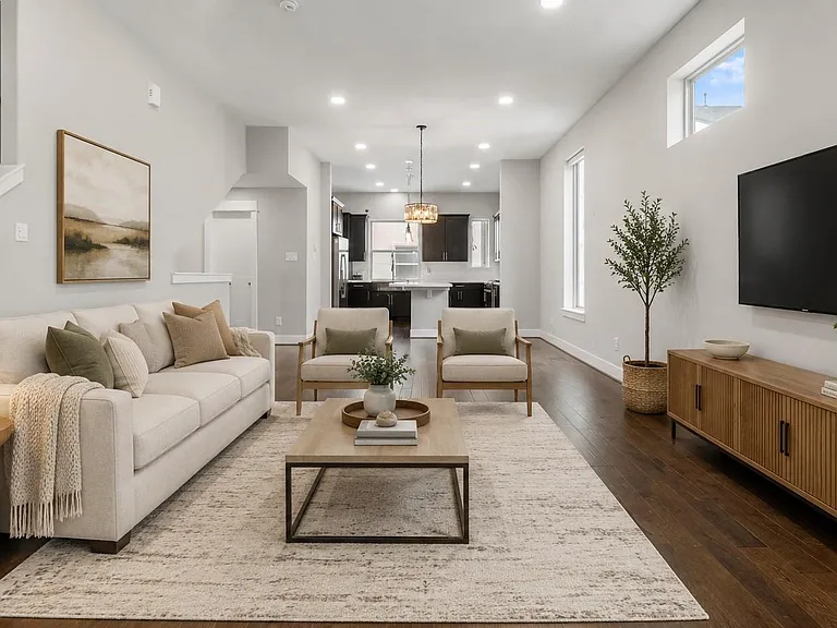 719 Schwartz St — Photo 2
