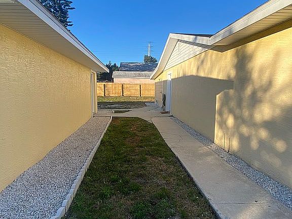 4th image of 1208 Carmen Ave
