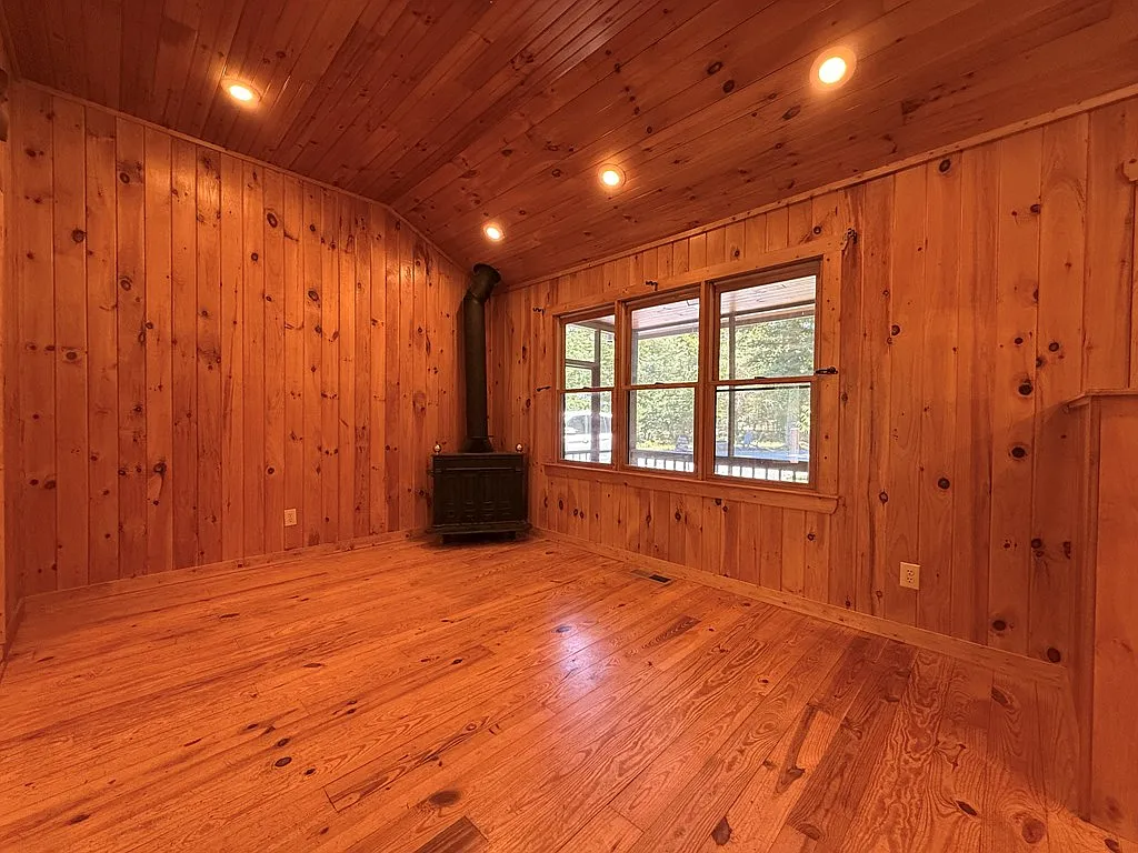 3 bed, 1396 sqft, $2,700 — Photo 4