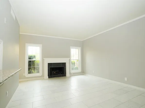 600 Wilcrest Dr APT 6, Houston, TX 77042