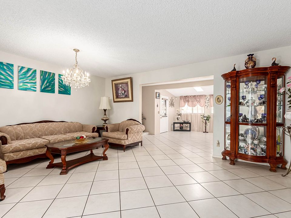 1st image of 902 N Caribe Ave