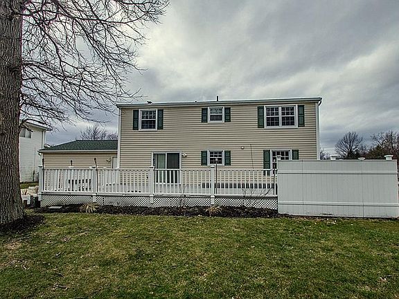 4th image of 17042 Beaver Cir