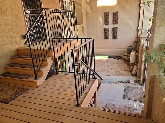 2-tier deck / patio gated