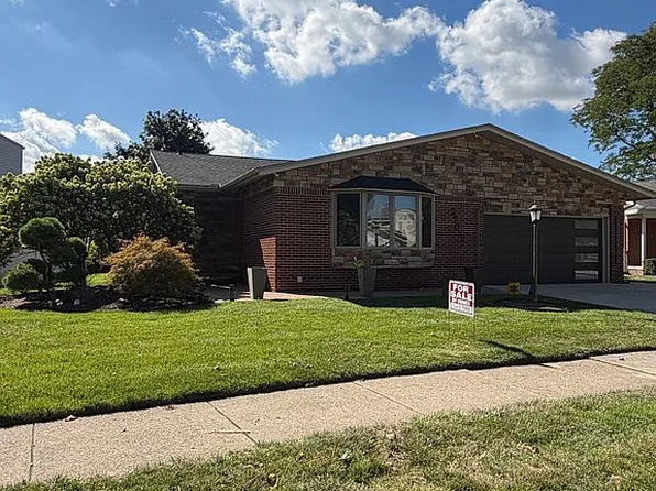 27033 Timber Trl, Dearborn Heights, MI 48127