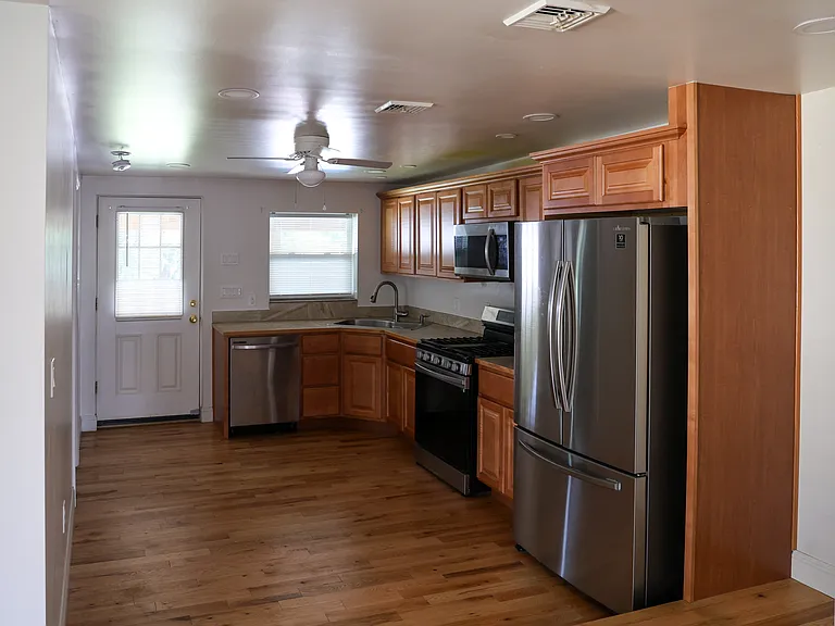 10 Pine St #3 — Photo 2