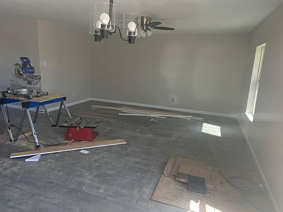 4th image of 3813 Newport Dr