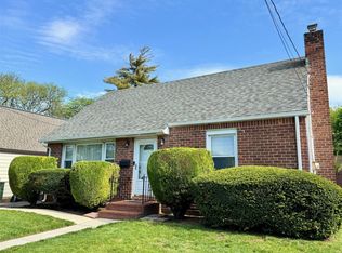 211 E Marshall St, Hempstead, NY 11550