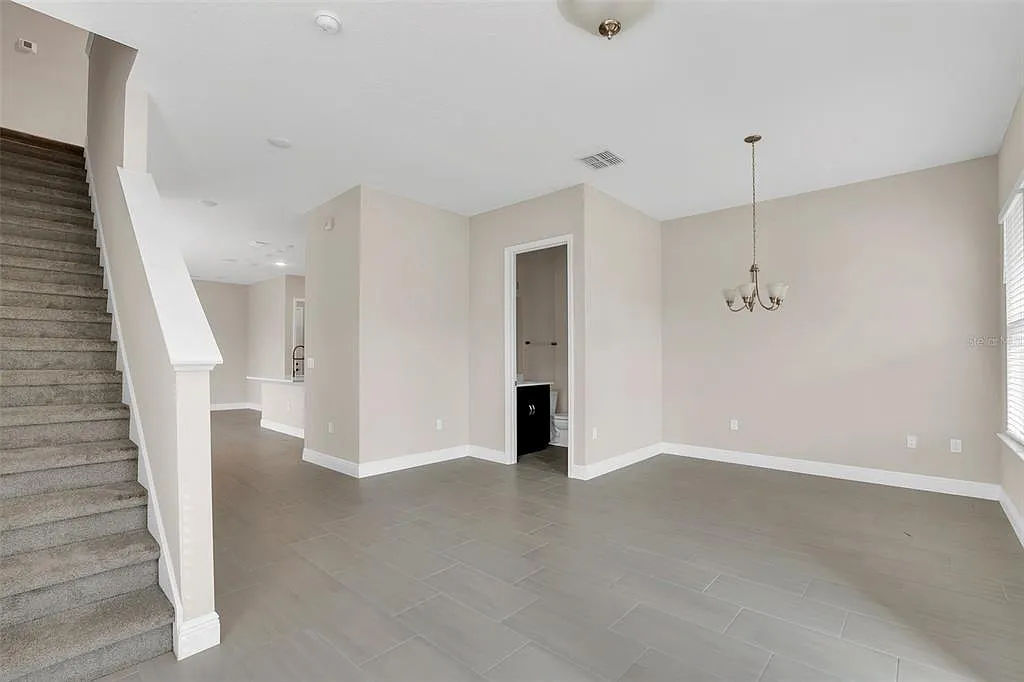 3 bed, 2.5 bath, 1854 sqft, $2,400 — Photo 4