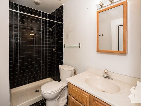 5th image of 2049 N Hoyne Ave APT 1N