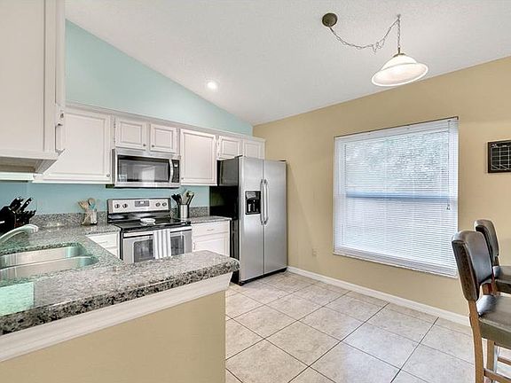 3rd image of 3011 E Beaumont Ln