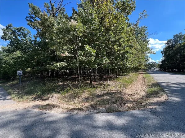 280 W Lake Ct, Sunrise Beach, MO 65079