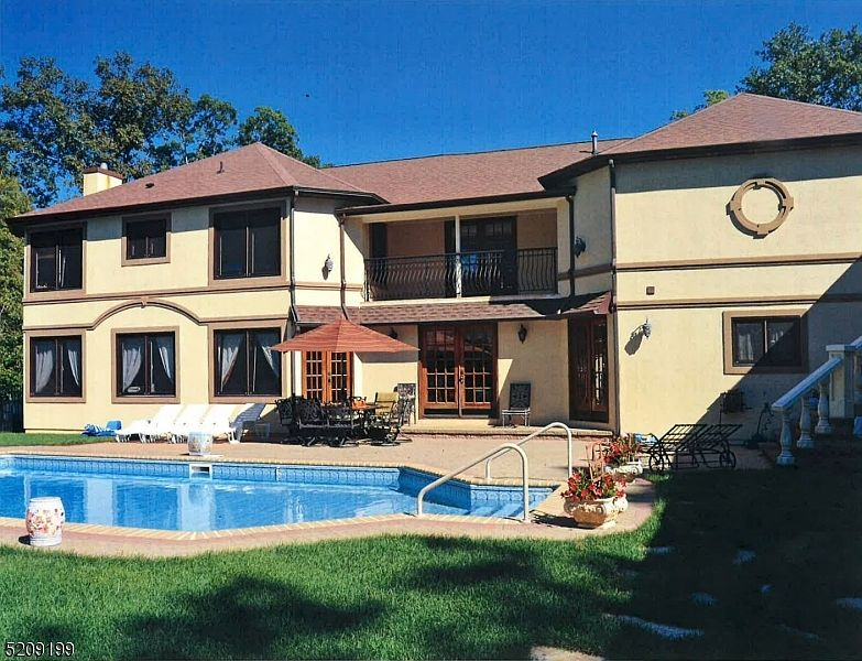 1st image of 35 Laurel Pl
