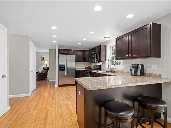 3rd image of 2 Lydia Ln