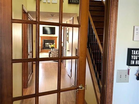 4th image of 374 Summerhaven Dr N