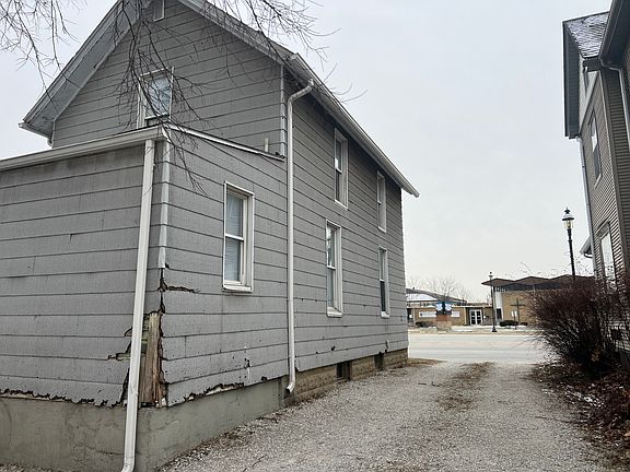 4th image of 391 E Marsile St