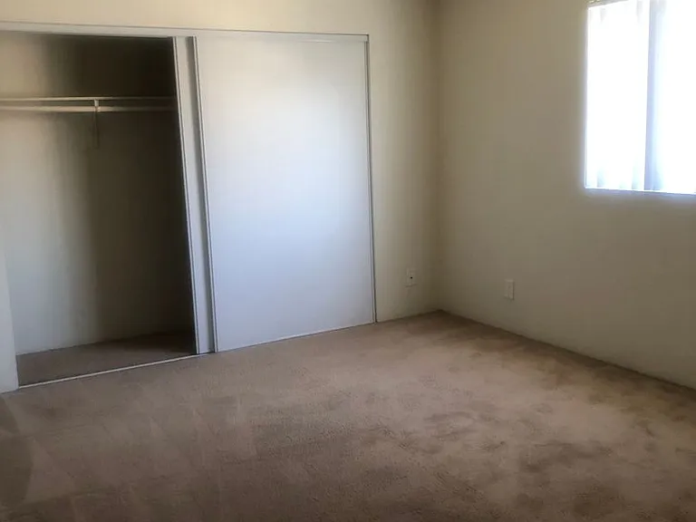 Lake Street Apartments — Photo 23