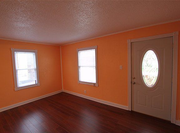 3rd image of 136 Hansen Dr