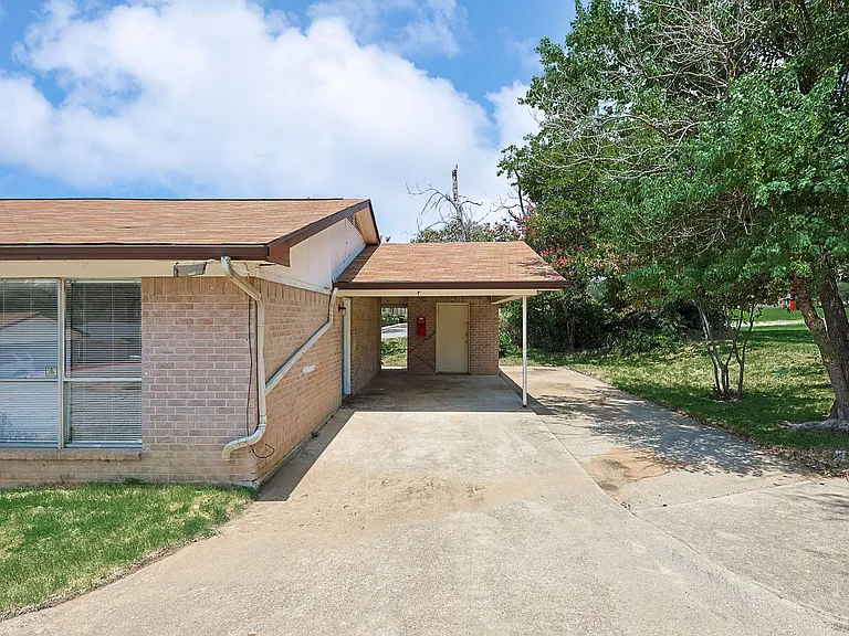 2637 W Randol Mill Rd — Photo 12